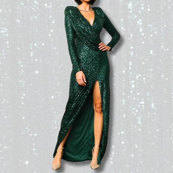 Ricarica Dresses & Skirts - ✨ Ricarica Emerald Green Sequin Long Sleeve Maxi Gown - Size M